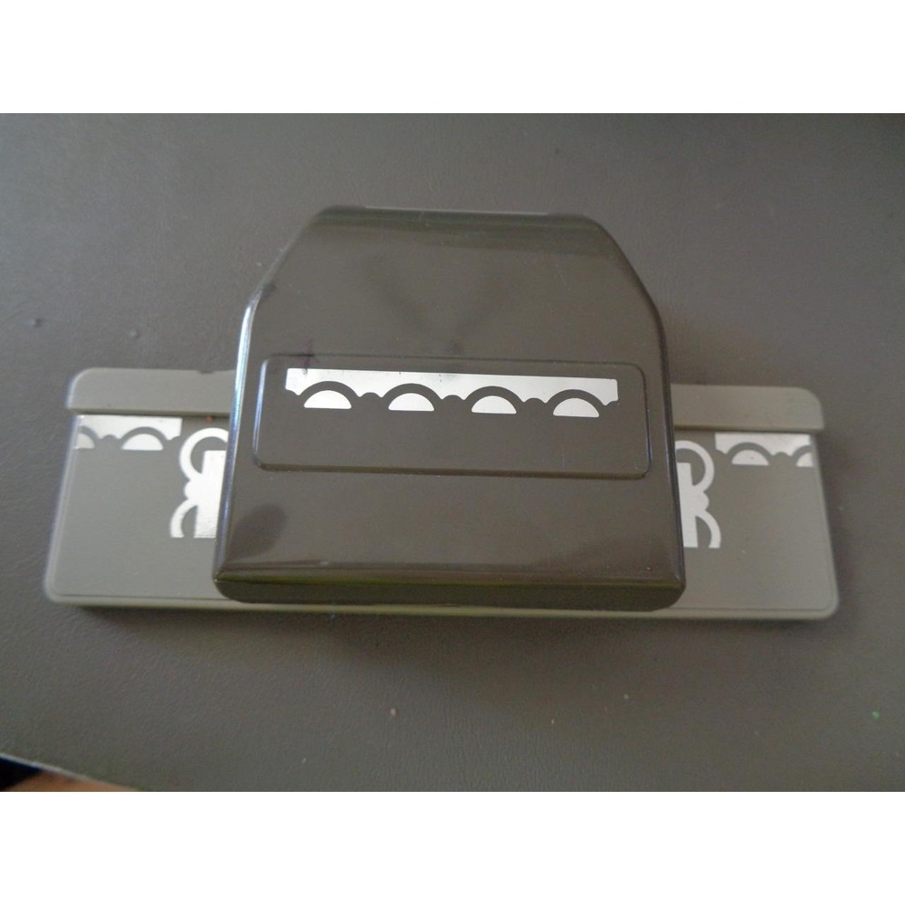 Stampin' Up Border Paper Punch Scallop Trim